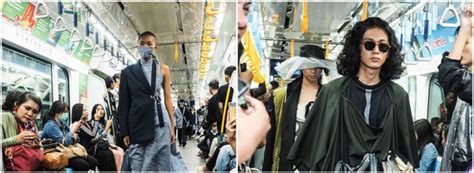 Pertama Kalinya Tiga Desainer Ini Gelar Fashion Show Di MRT Jakarta