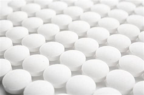 Premium Photo White Round Pills Closeup
