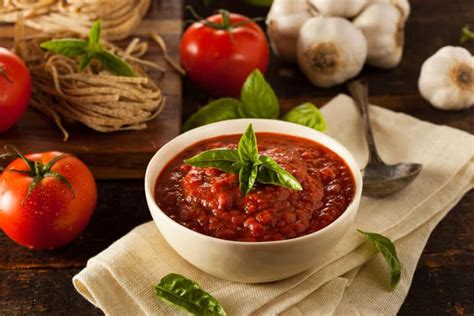 8 Easy Tomato Puree Substitutes And How To Make It Yourself