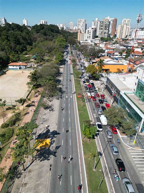 Trecho da avenida Paulo Faccini na região do Bosque Maia será