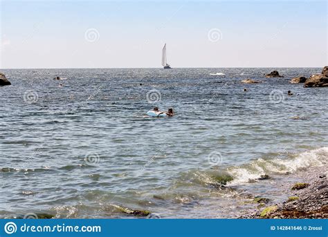 Nadada Dos Povos No Mar Foto Editorial Imagem De Menina 142841646