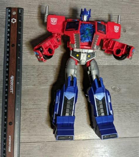 Transformers Optimus Prime Cyberverse Ultimate Class Figure Matrix