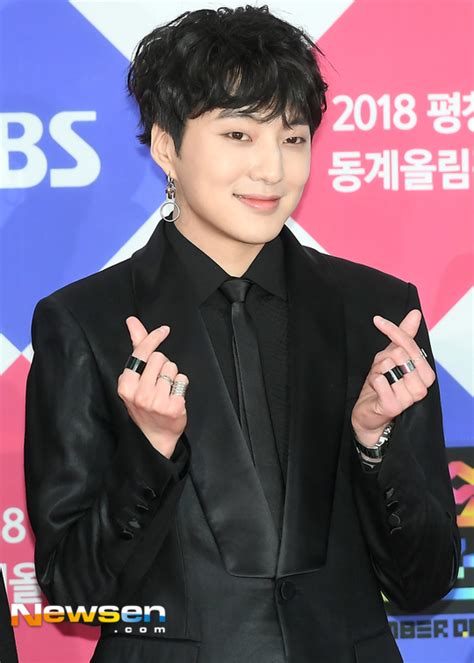 포토엔hd 위너 강승윤 ‘메리크리스마스~sbs가요대전 손에 잡히는 뉴스 눈에 보이는 뉴스 뉴스엔