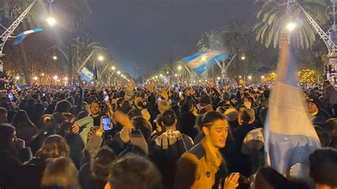 Videos Tremendo Festejo Argentino En Barcelona Por La Goleada De La