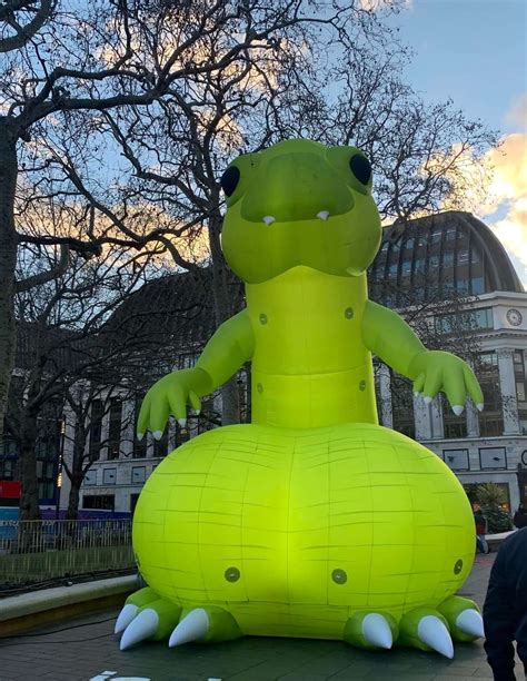 dinosaur :: funny pictures :: ballon - JoyReactor
