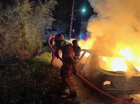 Oloron Une Voiture Prend Feu Dans La Rue Des Fontaines La