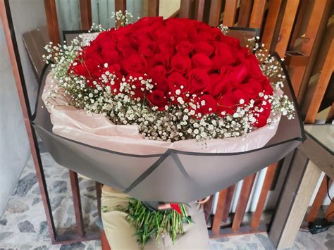 Ramo 100 Rosas Rojas Con Gypso MandaleFlores