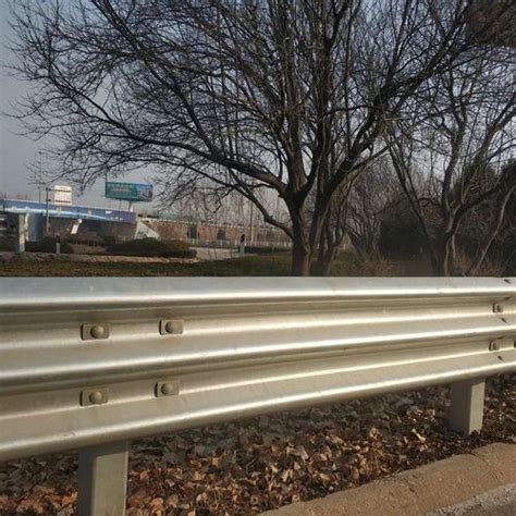 Galvanised W Beam Metal Crash Barrier For Highway 3X5X1800 Mm At Rs