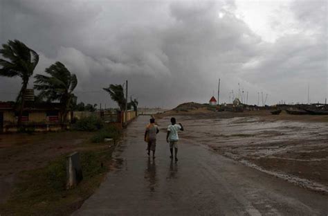 West Bengal Cyclone Komen To Make Landfall Heavy Rains Forecasted