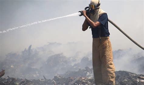 Sofocan El Incendio De Un Basurero Clandestino Ubicado En Llano Largo