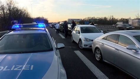 Fotos Viernheim Stau Nach Unfall Auf A Lkw Kracht Am Viernheimer