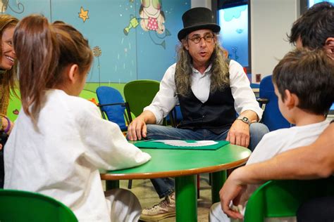 La magia llena de ilusión la planta de Pediatría del Hospital de León