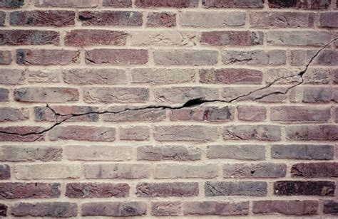 Attention Cracks In Walls Can Be A Serious Problem Go Smart Bricks