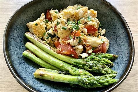 Gr Ner Spargel Mit R Hrei Tomaten Und Schnittlauch Von Cindy Chefkoch