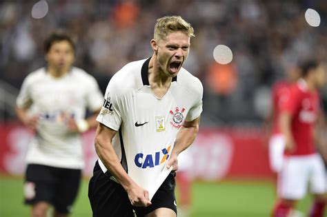 Galo Pagar Mais De R Milh Es Para Tirar Marlone Do Corinthians