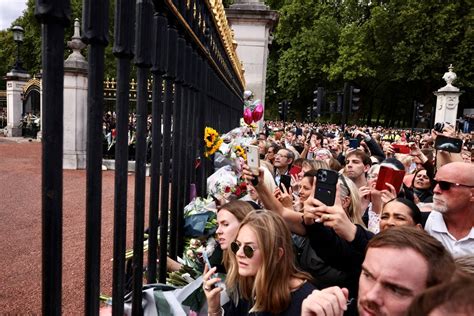 Bolsonaro chega a Londres para funeral da rainha Elizabeth 2ª