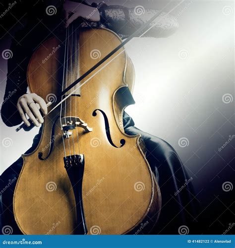 Mani Alte Vicine Del Violoncello Fotografia Stock Immagine Di