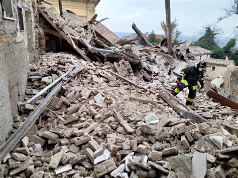 Sant Omero Esplosione In Una Casa Del Centro Storico Ferito 83enne