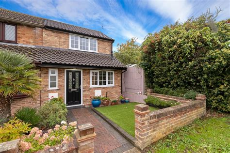 2 Bed End Terrace House For Sale In Green Glade Theydon Bois Epping