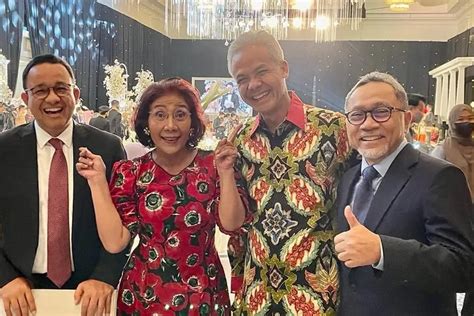 Diapit Kiri Kanan Oleh Capres Anies Baswedan Dan Ganjar Pranowo Susi