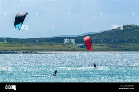 Kitesurfing gott bay tiree hi-res stock photography and images - Alamy