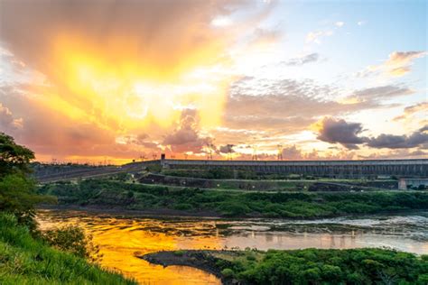 Onda de calor leva Itaipu a bater recorde de produção diária de energia