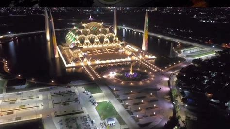 Kisah Di Balik Masjid Raya Al Jabbar Jawaban Keinginan Ayah Sang Arsitek