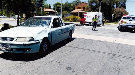 Colisión entre una camioneta y una moto Diario El Telégrafo