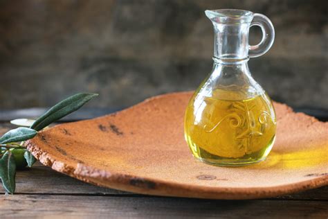 13 Amazing Health Benefits Of Polyphenol Rich Olive Oil