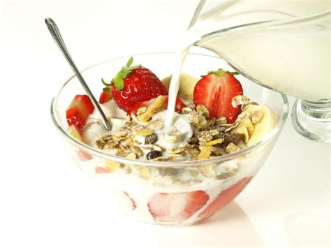 Muesli Con Las Fresas Foto De Archivo Imagen De Postre 24263938