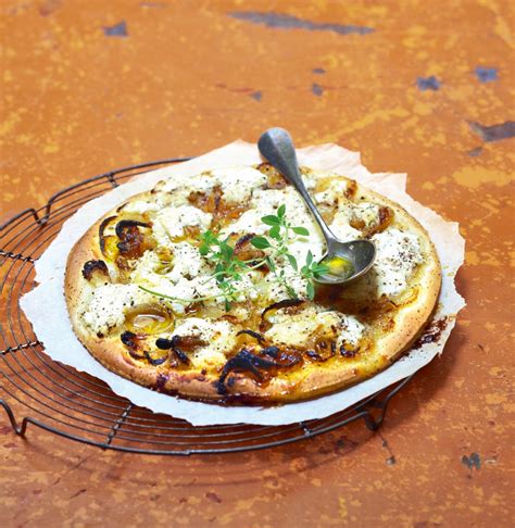 Recette de pizza au chèvre et au miel Marie Claire