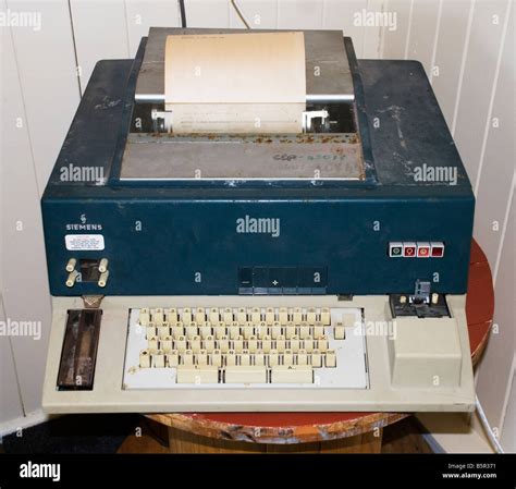 Old telex machine immagini e fotografie stock ad alta risoluzione - Alamy