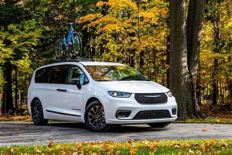 2024 Chrysler Pacifica Prices, Reviews, and Pictures | Edmunds