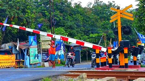 Palang Pintu Kereta Api Railroad Crossing Train Video Jan