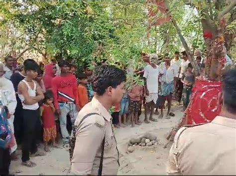 The Body Of A Young Man Was Found Hanging From A Noose युवक का फंदे