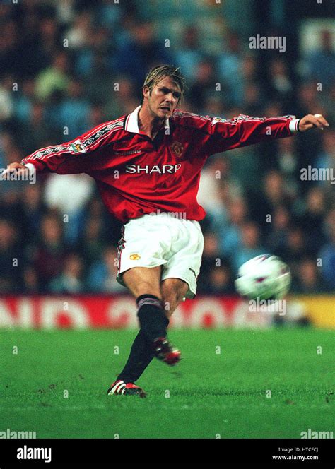 DAVID BECKHAM MANCHESTER UNITED FC 25 August 1999 Stock Photo - Alamy