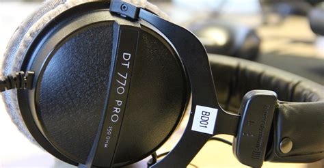 Headphones Comparison: Beyerdynamic DT 770 Pro vs. Beyerdynamic DT 990 ...