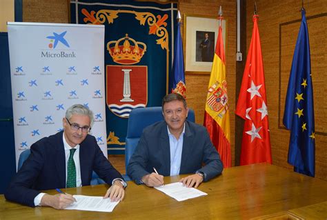 El Ayuntamiento De Humanes De Madrid Y MicroBank Firman Un Convenio De