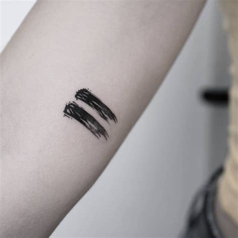 Abstract Wavy Line Tattoo By Kevin King