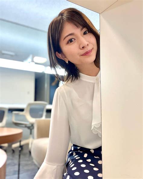 千葉真由佳さんのインスタグラム写真 千葉真由佳instagram 「【お疲れ様です ️】 今週もありがとうございました。 いつもと違う角度から 写真を撮りました🤳 棚の影から 🫣