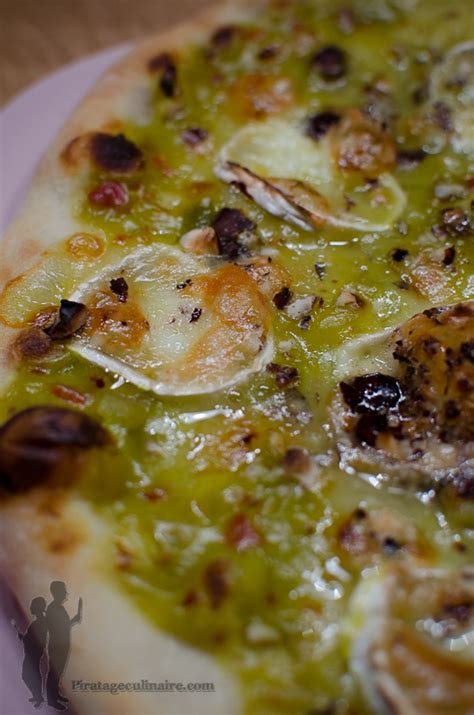 Piratage Culinaire Pizza au guacamole au chèvre et aux noisettes