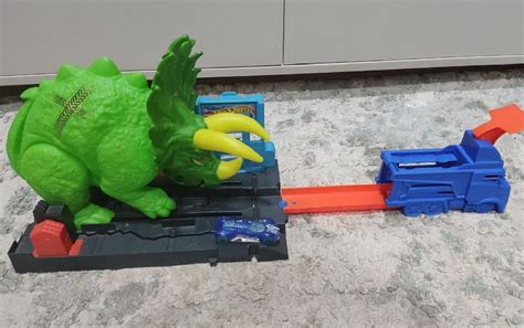 Hot Wheels Pista Ataque De Triceratops Brinquedo Para Beb S Hot Wheels Usado Enjoei