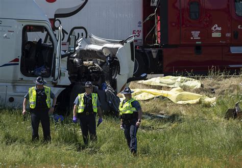 7 Die After Being Struck By Semi Truck On I 5