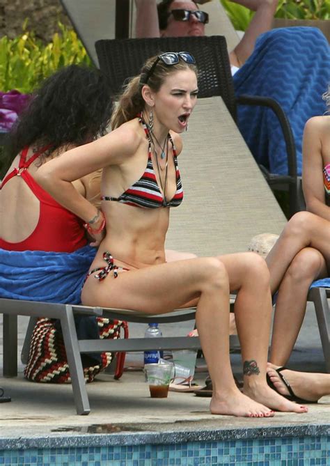 Drea De Matteo En Bikini Hawaii Olympine