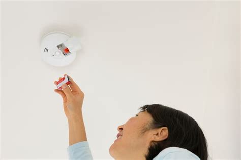 How To Change A Smoke Alarm Battery Budget Direct