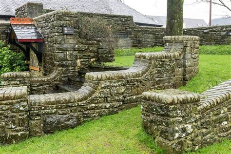 Hywel Dda Memorial Art Uk