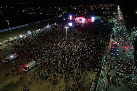 Carnaval Em Campos Arena De Shows No Farol Tem Baterias De Escolas De