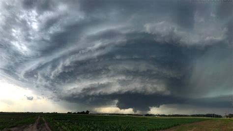 Hypnotizing Mothership Supercell Grows In Nebraska On Video Strange Sounds