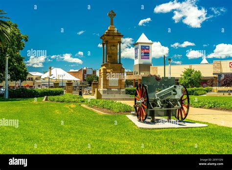 Warwick, Queensland, Australia - Warwick War Memorial in Leslie park Stock Photo - Alamy