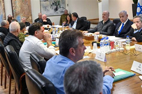 Concluye reunión del gabinete de guerra